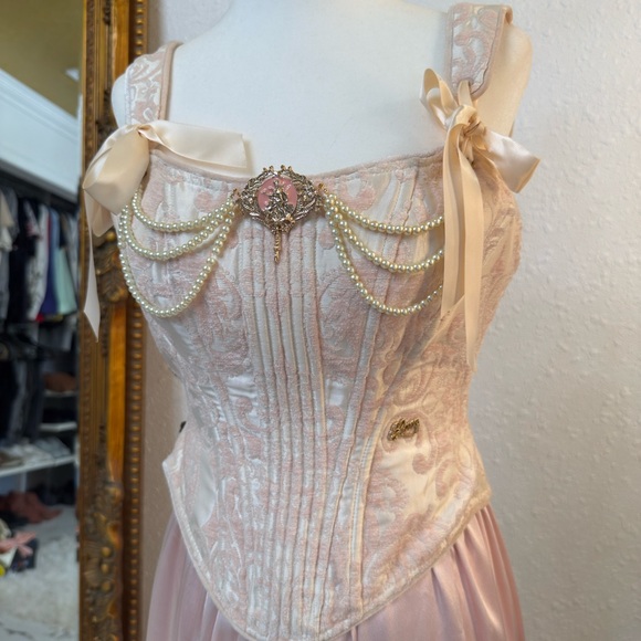 LaceMade Princess Cynthia corset and skirt - Picture 2 of 9